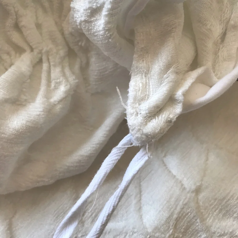 Tahari Home White Duvet Cover Twin size 64x88 Embossed Texture Design